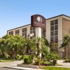Отель DoubleTree by Hilton Hotel San Bernardino, фото 1
