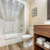 Отель Quality Suites Whitby, фото 15