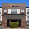 Отель La Quinta Inn & Suites by Wyndham Mooresville в Мурсвилле