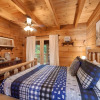 Отель Pappy's Peak 2 Bedroom Cabin by Redawning, фото 16