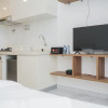 Отель Nice And Elegant Studio Apartment At Sky House Bsd, фото 1