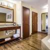 Отель All American Inn & Suites Norwalk, фото 9