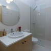 Отель Sbra01 · Hidden Gem Apartment Design · Wifi · Netflix, фото 8