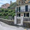 Отель ALTIDO Pretty House in Vernazza Yard Apartment, фото 1