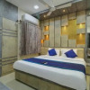 Отель OYO 15442 Mahalakshmi Service Apartments, фото 18