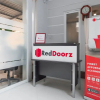 Отель RedDoorz near Batik Tulis Celaket 2, фото 8