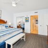 Отель Emerald Beach 1830 - 2 Bedroom/2 Bath+Bunks 2 Condo by RedAwning, фото 12