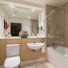 Отель The Bow Mews - Modern & Bright 2BDR Apartment with Patio, фото 4
