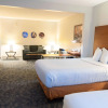 Отель La Quinta Inn & Suites by Wyndham Bannockburn-Deerfield, фото 5