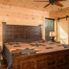 Отель Copper Fox 3 Bedroom Cabin, фото 6