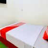 Отель OYO 90725 Zeevanna Guest House Syariah, фото 9