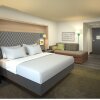 Отель Holiday Inn Hotels and Suites Mount Pleasant, an IHG Hotel в Маунте-Плезанте