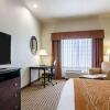 Отель Comfort Inn & Suites Lawrence - University Area, фото 41