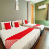 Отель Golden Lounge by OYO Rooms, фото 7