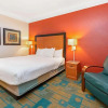 Отель La Quinta Inn and Suites USF - Busch Gardens, фото 26