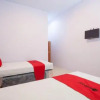 Отель RedDoorz near Stadion Diponegoro Banyuwangi, фото 2