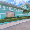 Отель Tropic Terrace #4 - Beachfront Rental Studio Bedroom Apts by Redawning, фото 11