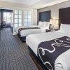 Отель La Quinta Inn & Suites by Wyndham Anaheim, фото 15