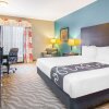 Отель La Quinta Inn & Suites by Wyndham Glen Rose, фото 31