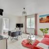 Отель Chic apart with parking near Paris в Обервилье