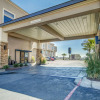 Отель Comfort Inn & Suites I-10 Airport, фото 1