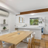 Отель Stylish Townhouse, Private Courtyard Walk To Beach, фото 3