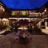 Отель Blossom Hill Inn Lijiang Lotusland в Лицзяне