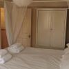 Отель Flat 12 Sebastian Court - 2 beds with a four poster, фото 21