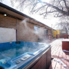 Отель The Meadowlark Manor Spacious Backyard & Hot Tub, фото 17
