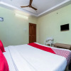 Отель OYO 14207 Royal Residential Lodge, фото 12
