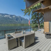 Отель All About The Lake 4 Bedroom Home by NW Comfy Cabins by RedAwning, фото 29
