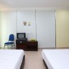 Отель SPOT ON 89857 Azra Inn Rumah Tumpangan, фото 12