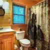 Отель Bear Bluffs 1 Bedroom Home with Hot Tub, фото 6