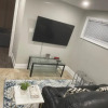 Отель Stunning & cozy freshly renovated 2 bedroom basement unit, фото 3