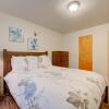 Отель 3 bedroom remodeled apt, 4 blocks from downtown, фото 7