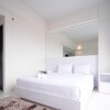 Отель Strategic And Comfy Studio (No Kitchen) At Grand Darmo Suite Apartment, фото 3