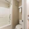 Отель Quality Inn & Suites, фото 8