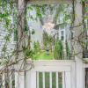 Отель Pearl by Avantstay Idyllic Seaside Getaway w/ 2 Large Decks & Lush Garden, фото 1