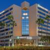 Отель Embassy Suites Irvine Orange County Airport в Ирвине