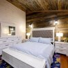 Отель Brand New Luxury 2 Bedroom with Loft and Spa Sleeps 10, фото 24