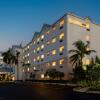 Отель Hampton by Hilton Grand Cayman Seven Mile Beach в Северной стороне