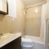 Отель East Village 2 Bedroom Apartments, фото 8