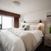 Отель Luxury Downtown One Bedroom Suite, фото 4