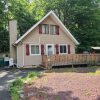 Отель Quiet and Cosy Chalet in Pocono в Тобиханна