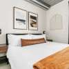 Отель Mid Main Lofts 6220 Relaxing Modern Studio Loft Midtown, фото 14