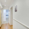 Отель Brighton Getaways-Seaside Patio Apt, фото 2