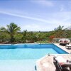 Отель Charming Tropical Villa, Walk to the Beach! AC, Pool, Free Wifi, Concierge, Ideal for Families, фото 12