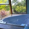 Отель Away to Relax Massage Getaways at Welcome Springs B&B Retreat в Маунт-Джэгид