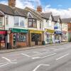 Отель Linslade Apartment - for Groups and Contractors, фото 6