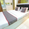 Отель Super OYO Capital O 93910 Asia Rooms @ Green Lake View Ciputat, фото 8